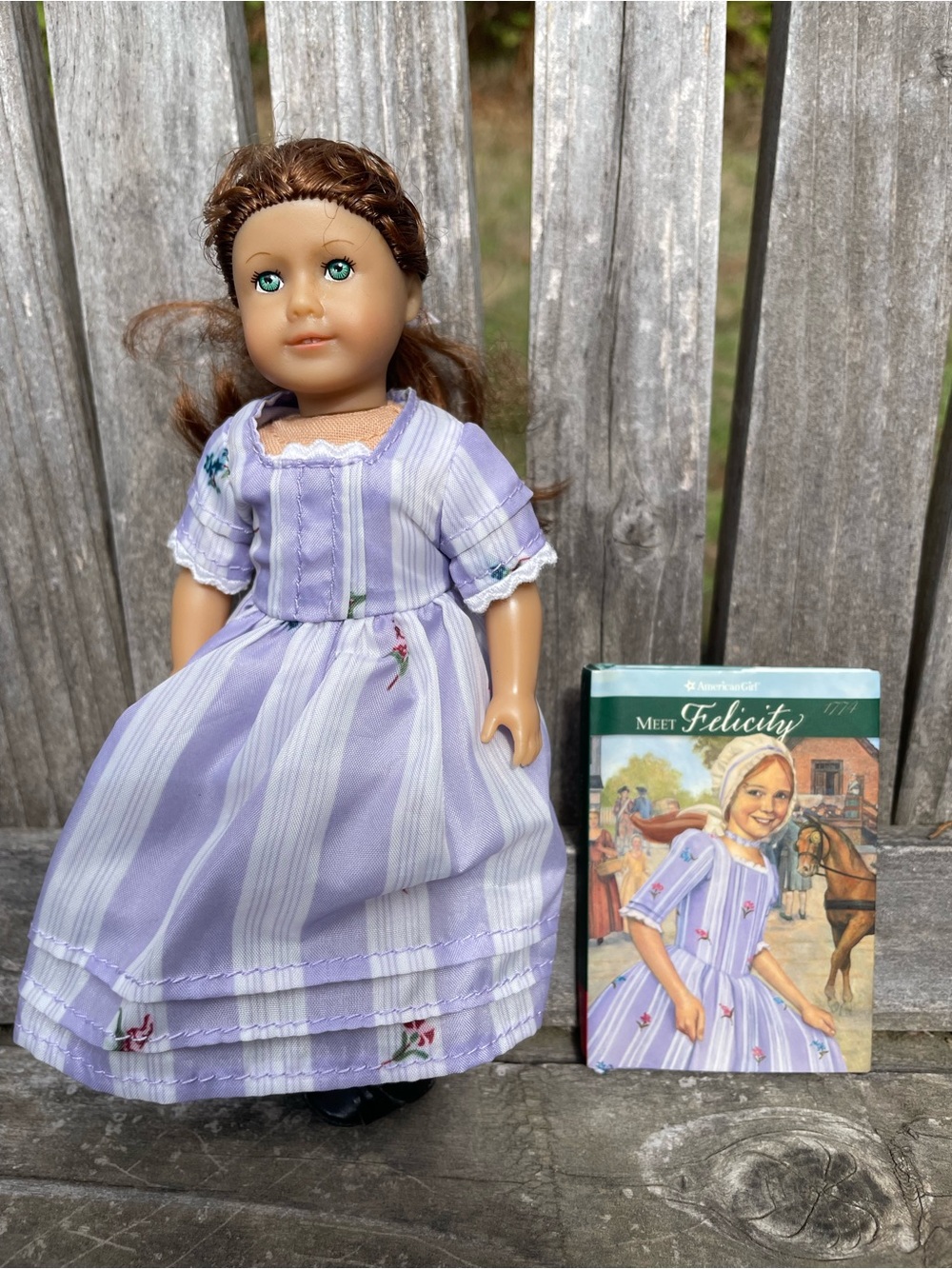 Felicity mini doll + mini Meet Felicity book